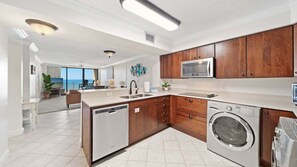 Refrigerador, microondas, parrilla de estufa y lavavajillas 