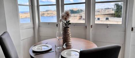 تناول الطعام