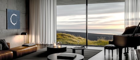 Televisión LCD. Black Sand Hotel