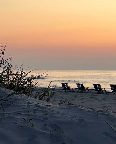 BEACH HOUSE ONLY A MINUTE S WALK FROM THE BEACH(OCEAN LAKES UNIT 1149)