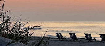 BEACH HOUSE ONLY A MINUTE S WALK FROM THE BEACH(OCEAN LAKES UNIT 1149)