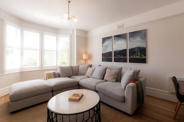 Fernseher, Kamin, Arbeitsbereiche