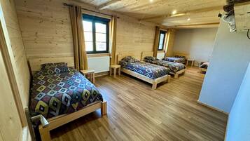 3 makuuhuonetta, vauvan matkasänky, Wi-Fi, vuodevaatteet