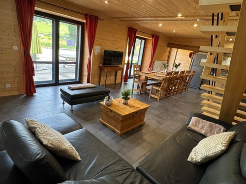 Renovated 160m² Comtoise farmhouse in the countryside