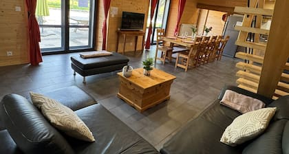 Renovated 160m² Comtoise farmhouse in the countryside