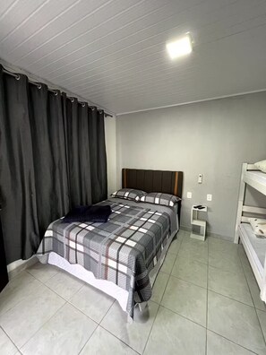 Standard-huone, näköala puistoon | Minibaari, työpöytä, kannettavalle tietokoneelle sopiva työtila