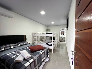 Family Room, Park View | View from room - Pousada Suite Suzena (Penha)
