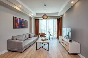 Smart TV, ping pong - Sirius Town Residence & SPA Beautiful Pools, Full GYM, 2 mins to beach (Antalya)