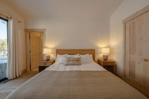 2 bedrooms, iron/ironing board, travel cot, WiFi