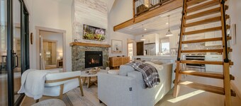 Wilderness Club Nest – Modern Cabin Retreat for 9 w/ Hot Tub