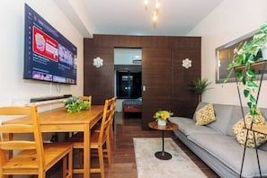 Living area - Urban Charm : Cozy Meet 51 Air Swim Gym Park 300Mb (Makati)