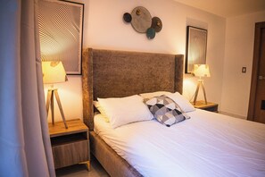 Apartament urbà, 1 llit de matrimoni (E2) | 1 dormitori, escriptori i espai de treball apte per a portàtils 