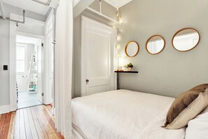 1 habitación, decoración personalizada y muebles diferentes 