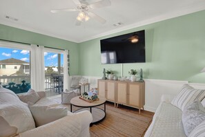 2 Schlafzimmer, individuell dekoriert, individuell eingerichtet