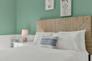 2 Schlafzimmer, individuell dekoriert, individuell eingerichtet