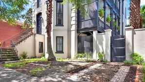 Unclassified image, 4 of 31, button - Maisonette La Belle (Savannah)
