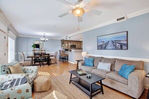 Living area - Silver Seas 103 (Tybee Island)