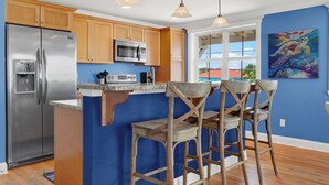 Standard Condo | Private kitchen | Full-size fridge, microwave, oven, stovetop - The Turtle'S Nest (Tybee Island)