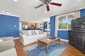 Standard Condo | Living area - The Turtle'S Nest (Tybee Island)