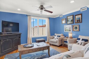 Standard Condo | Living area - The Turtle'S Nest (Tybee Island)