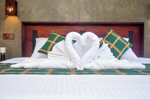 2 bedrooms, iron/ironing board, WiFi