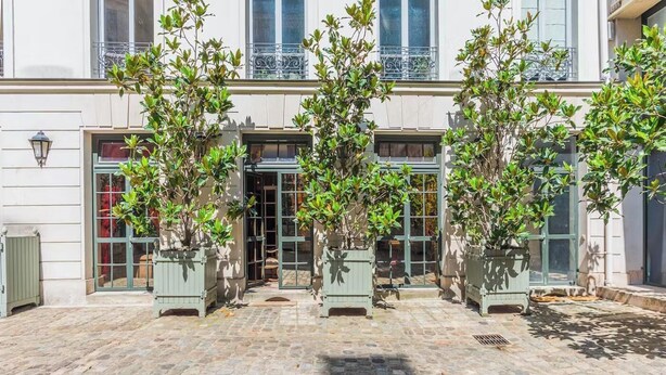 Exterior detail - 18TH-CENTURY PALACE, BLEND OF OLD-WORLD GRANDEUR & MODERN COMFORT - LE MARAIS (Paris)