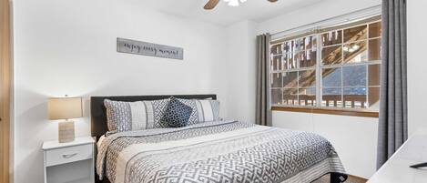 2 habitaciones, tabla de planchar con plancha, cuna de viaje y wifi