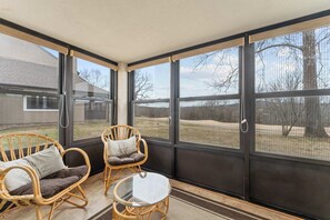 Interior - The Cozy Retreat – Stay for 10! (Branson)