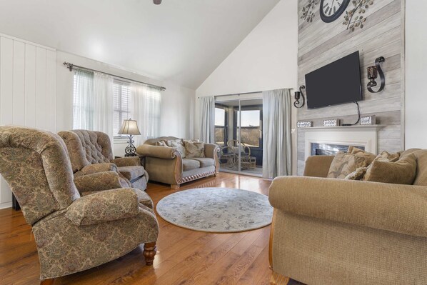 TV, fireplace, offices