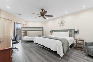 3 bedrooms, desk, iron/ironing board, travel crib - The Cozy Retreat – Stay for 10! (Branson)