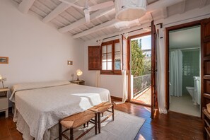 3 Schlafzimmer, Bügeleisen/Bügelbrett