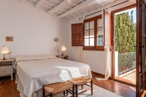 3 chambres, fer et planche à repasser