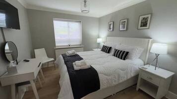 4 sovrum, skrivbord, strykjÀrn/strykbrÀda och wi-fi