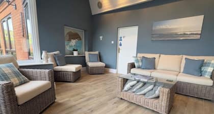 Elegant Home with Pool & Sauna near Golf Course