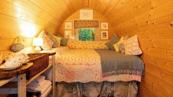 1 bedroom, bed sheets