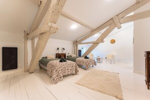 8 bedrooms, iron/ironing board, WiFi, bed sheets