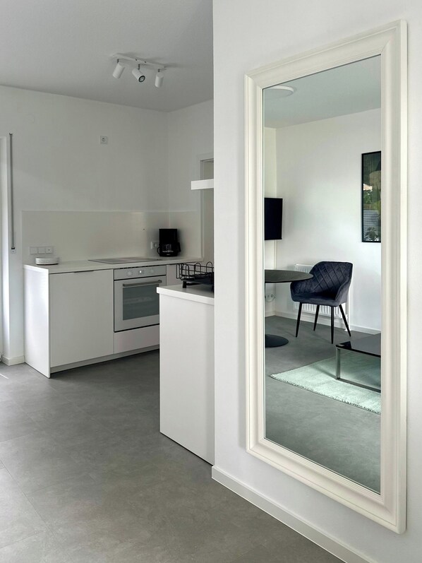 Fridge, microwave, oven, stovetop - Cozy, quiet apartment - close to the center, the heath and the Heide Park! (Schneverdingen)