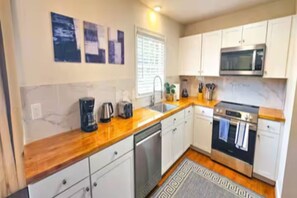 Private kitchen - Peaceful Charlotte Duplex (Charlotte)