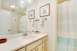 Standard House | Bathroom