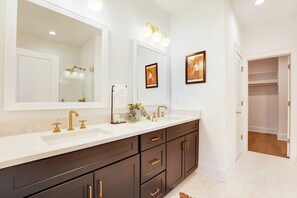 Room - Upper East River (Savannah)