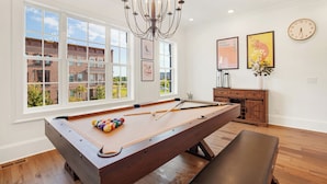 Standard Townhome | In-room dining - Upper East River (Savannah)