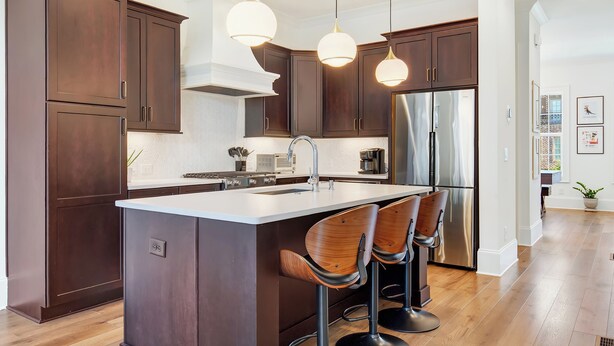 Standard Townhome | Private kitchen | Full-size fridge, microwave, oven, stovetop - Upper East River (Savannah)