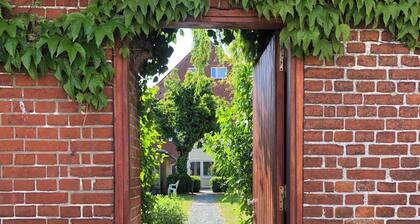 Vacation on the Trave - with a garden view