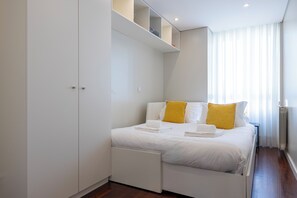 3 habitaciones, tabla de planchar con plancha, wifi y ropa de cama 