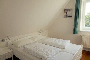 3 Schlafzimmer, Reisekinderbett, kostenloses WLAN, Bettwäsche