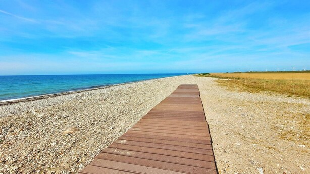 Una spiaggia nelle vicinanze