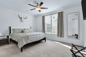 2 habitaciones, escritorio, tabla de planchar con plancha y wifi 