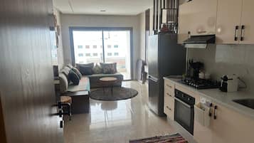 Refrigerador, horno, placa de cocina, cafetera/tetera
