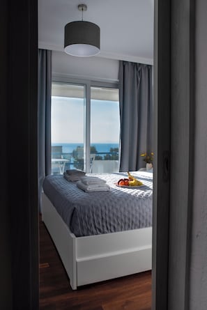 2 bedrooms, iron/ironing board, travel cot, free WiFi