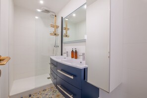 Hair dryer, towels